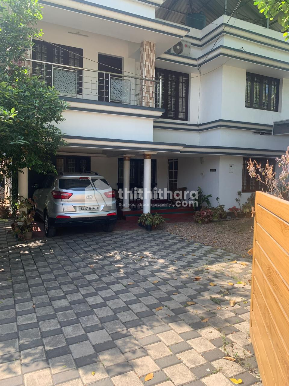 Land with house available for Sale in Kalamassery, Ernakulam