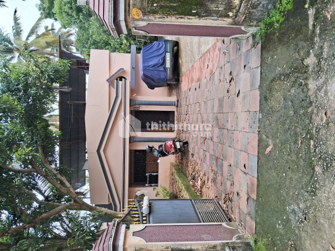 Plot with old house for sale in Peroorkada , Trivandrum
