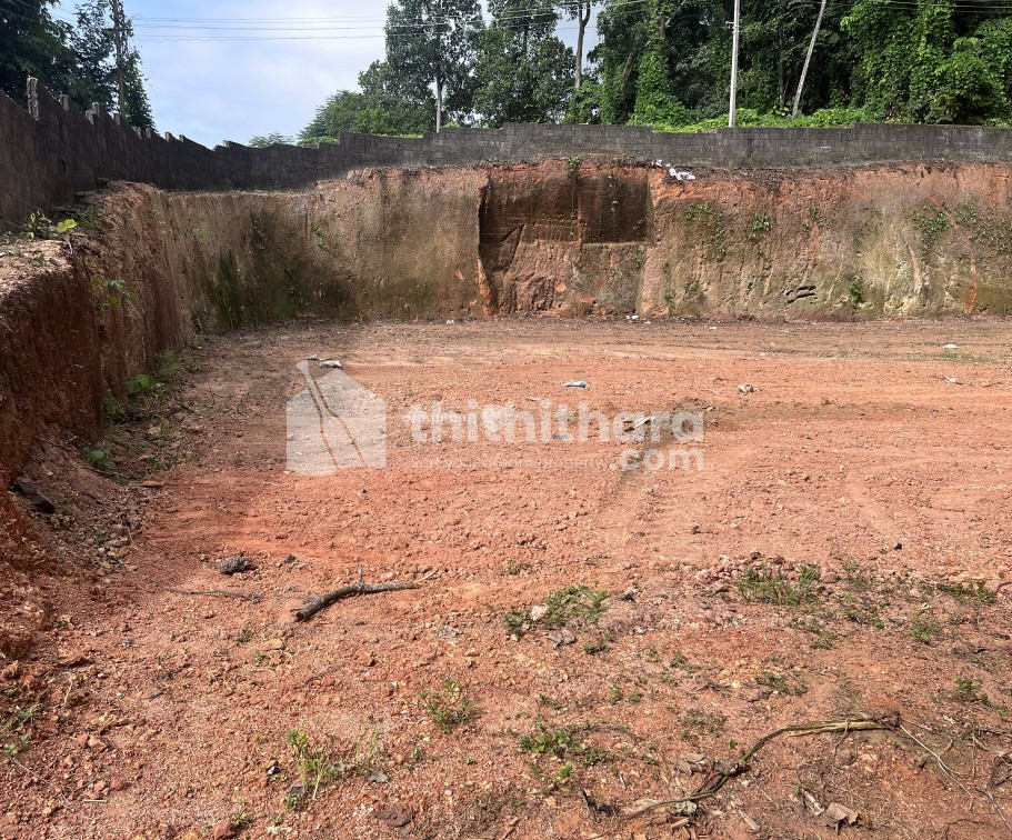 Kottayam ടൗണിൽ നിന്നും 3 km മാറി 16 cent സ്ഥലം വില്പനക്ക് 