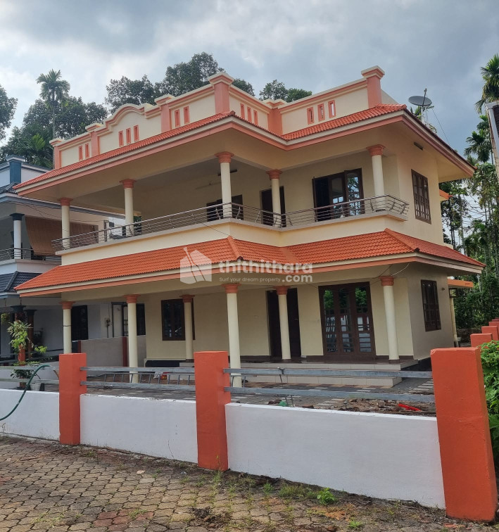 Independ House available House @ Ezhakkararanadalen Ezhakkararanad, Piravom, Ernakulam