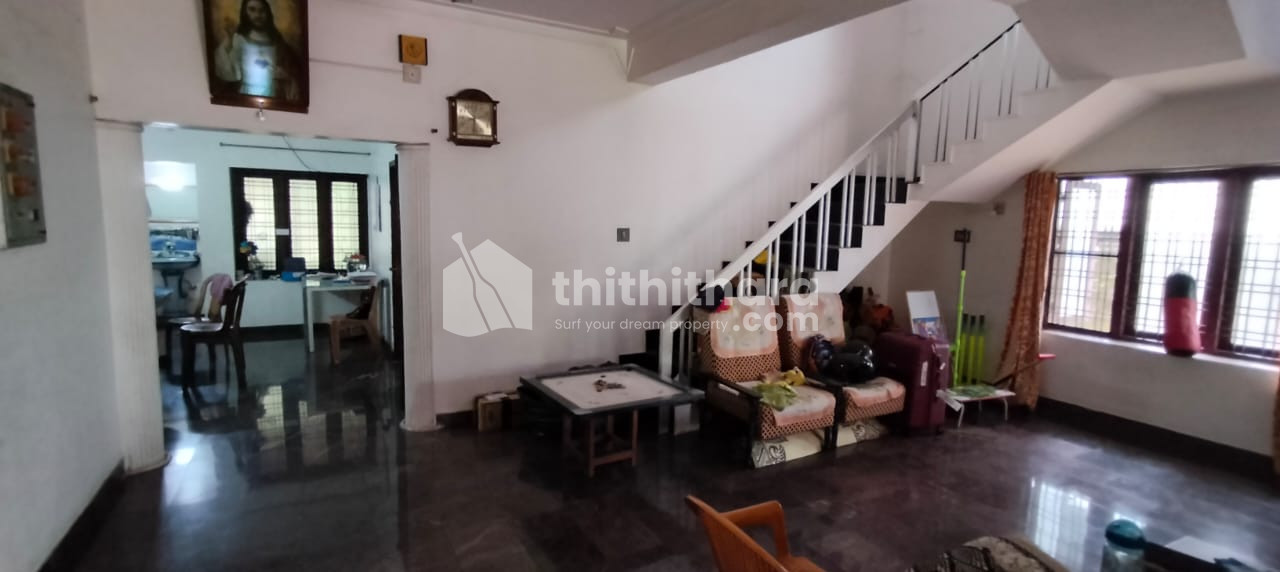6BHK Independent House Availablefor sale in Kuttanellur, Thrissur.