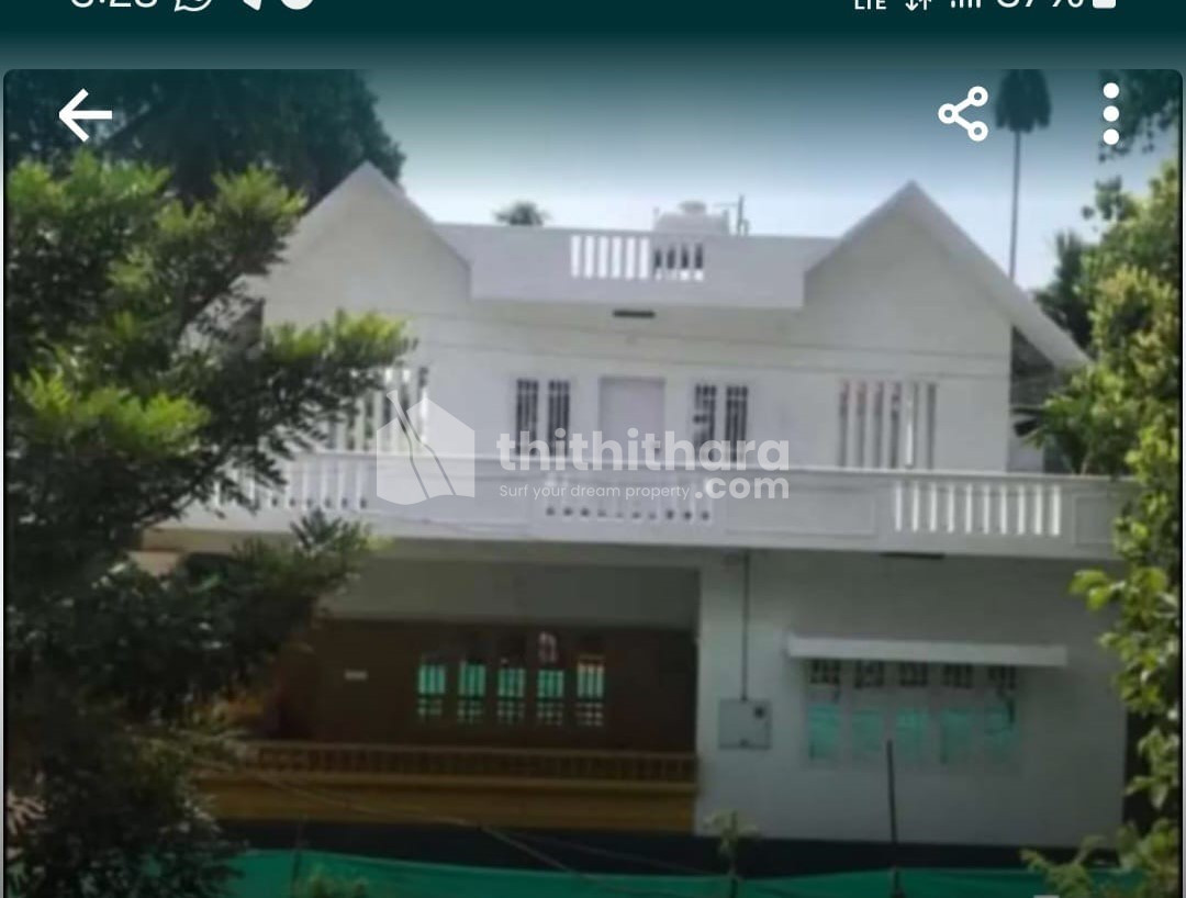 4 BHK Independent  House available for Sale in Irinjalakuda Thrissur