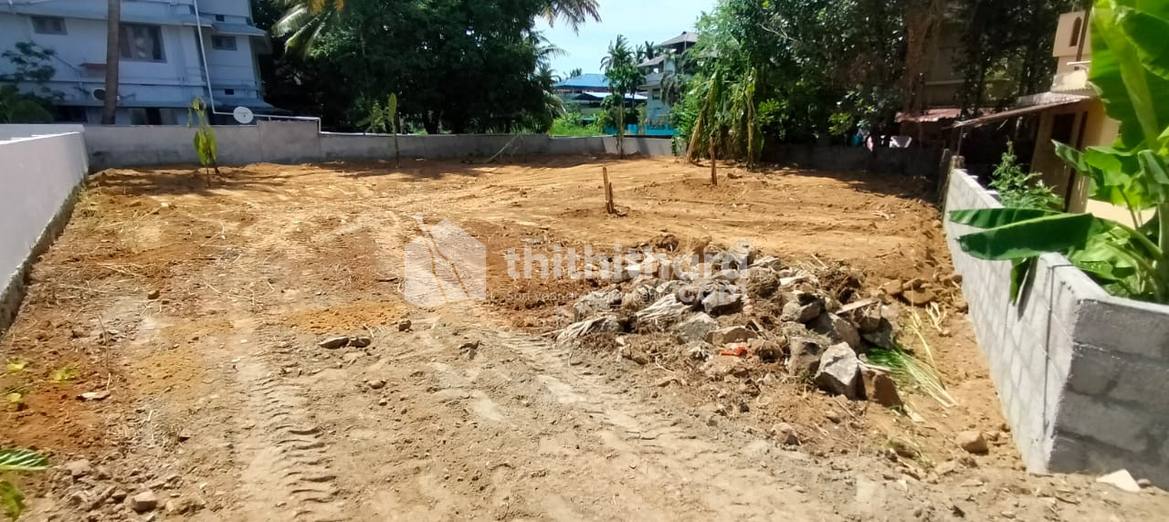 Residential Land of 9.5 cent For Sale in Punkunnam, west fort Near main road, Thrissur.